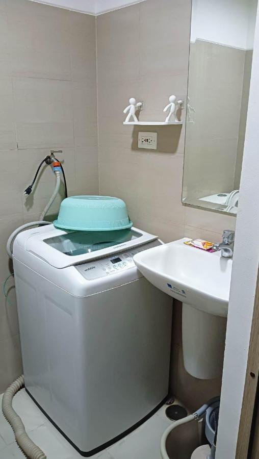Shore D10 Near Mall Of Asia- Airport Apartment Manila